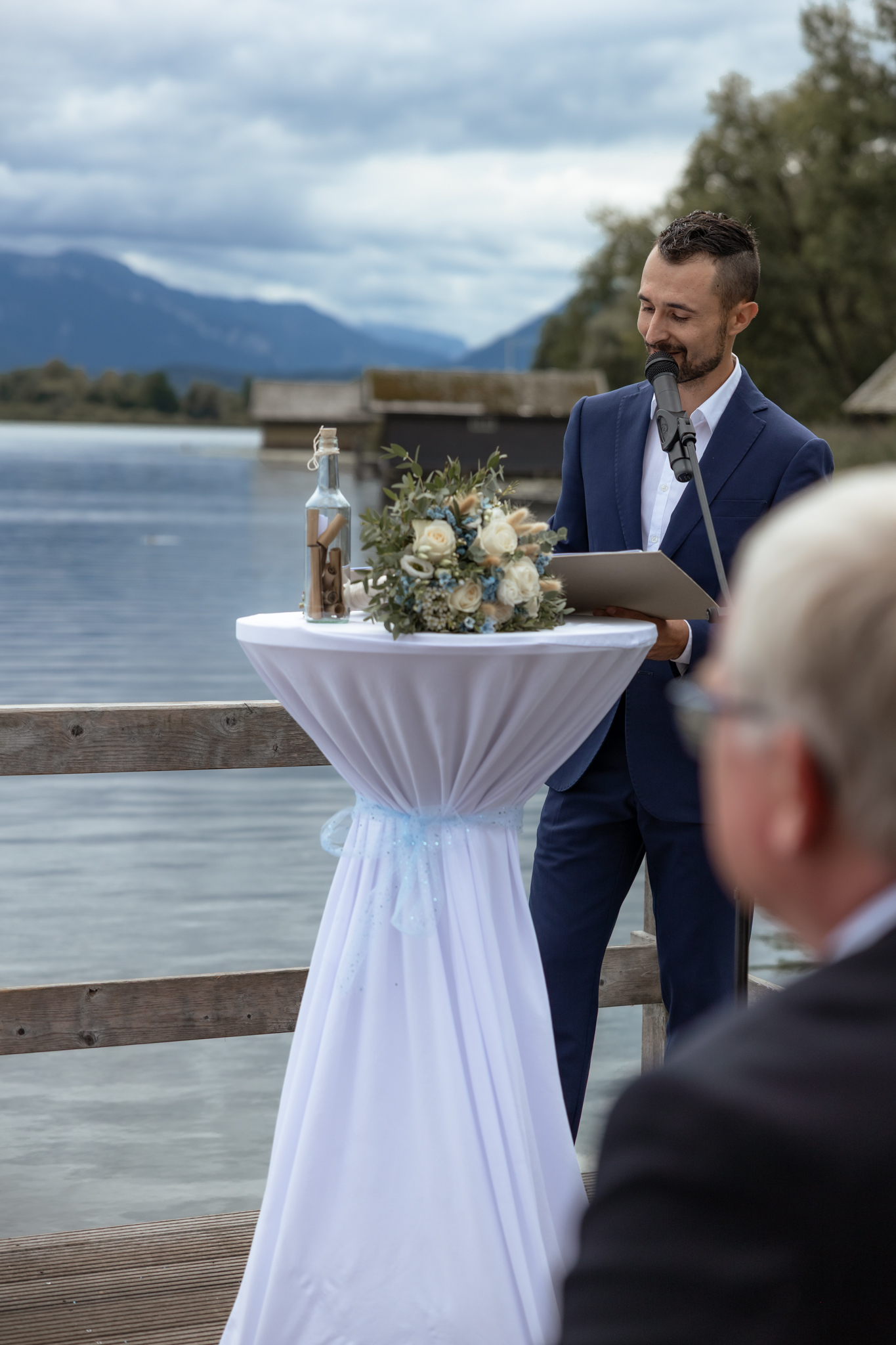 Freie Trauung von Regina und Nick am Chiemsee mit Bergpanorama