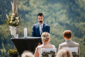 Mehr über den Artikel erfahren Freie Trauung im Herbst: Die goldene Jahreszeit zum Heiraten