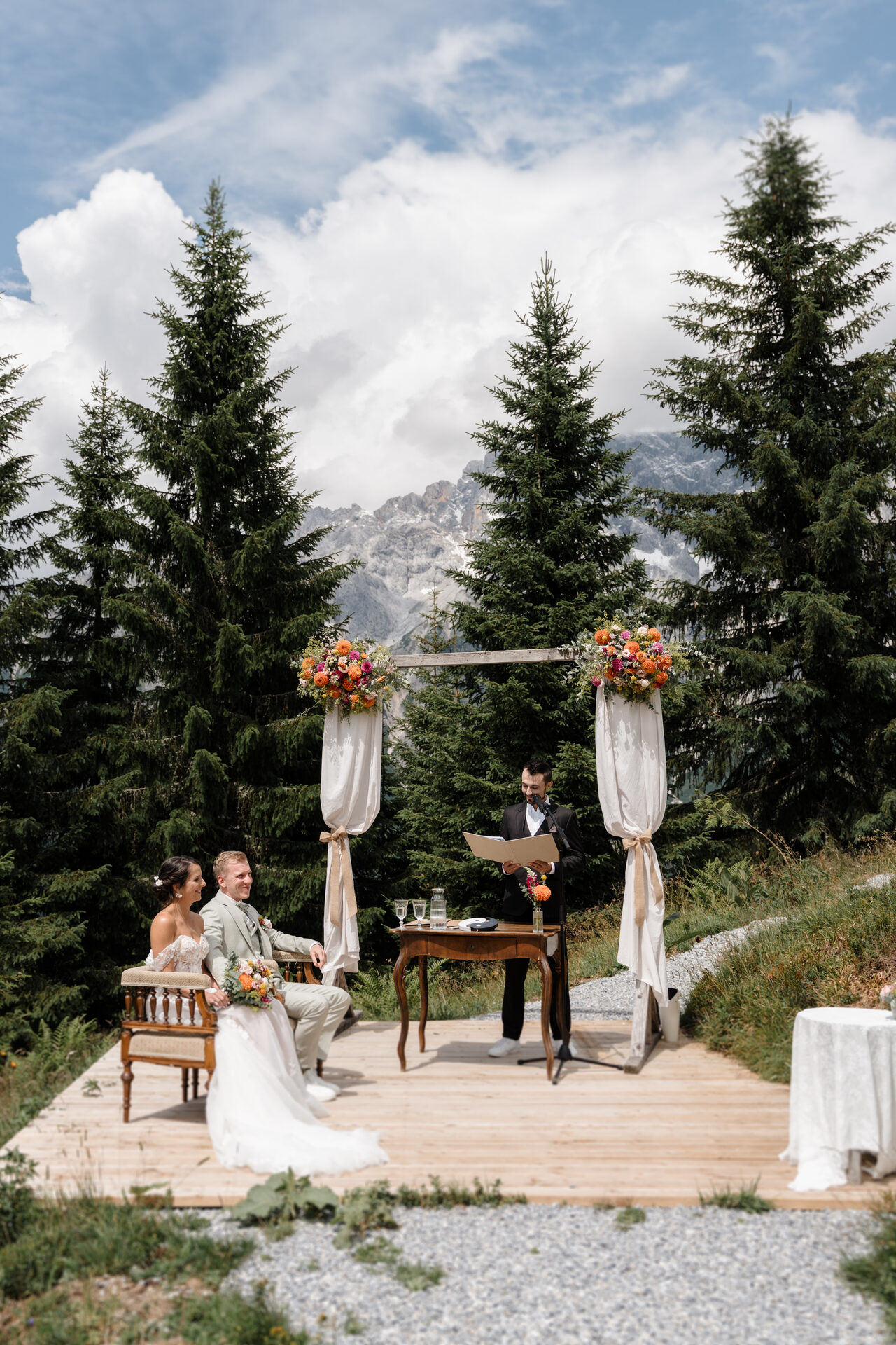 Mehr über den Artikel erfahren Freie Trauung im Sommer: Heiraten in der schönsten Jahreszeit