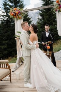 Mehr über den Artikel erfahren Micro-Wedding: Freie Trauung im kleinen Kreis