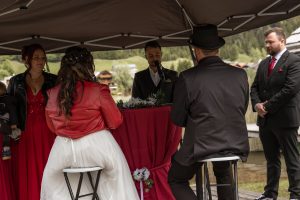 Mehr über den Artikel erfahren Freie Trauung am Weißensee: Heiraten in Kärntens ruhigem Hochtal