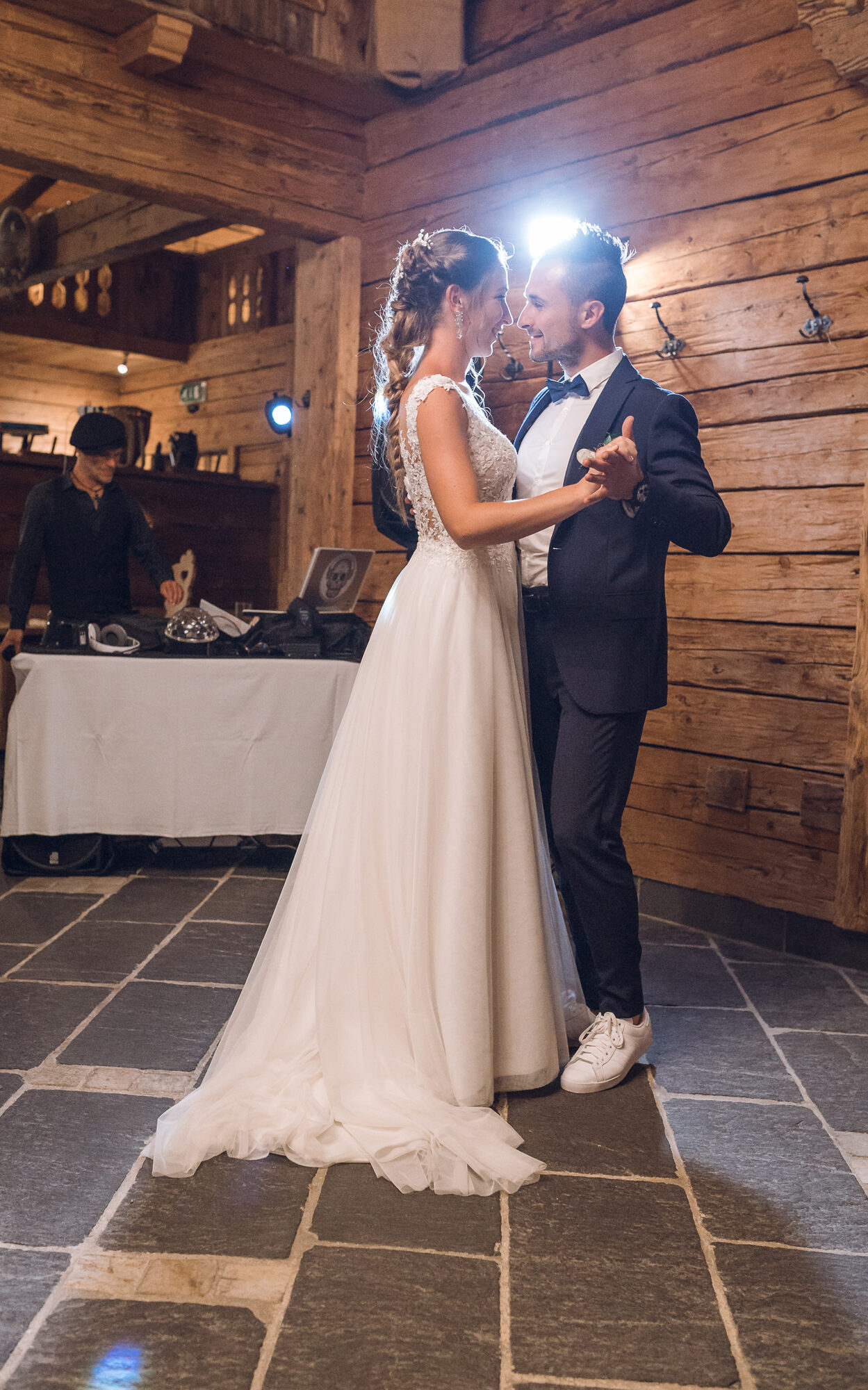 Brautpaar beim Hochzeitstanz auf der Tanzbodenalm
