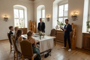 Mehr über den Artikel erfahren Hochzeit im Weingut Leininger bei Würzburg: Rede zur Standesamtstrauung